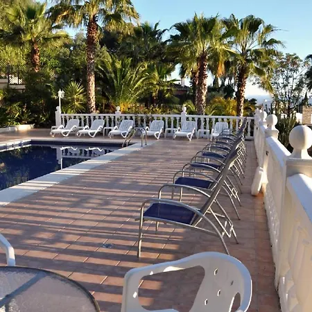Sleeps 15 Pool Air Con Wifi Willa