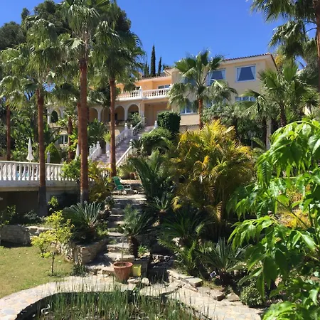 Sleeps 15 Pool Air Con Wifi *