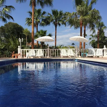 Sleeps 15 Pool Air Con Wifi Willa